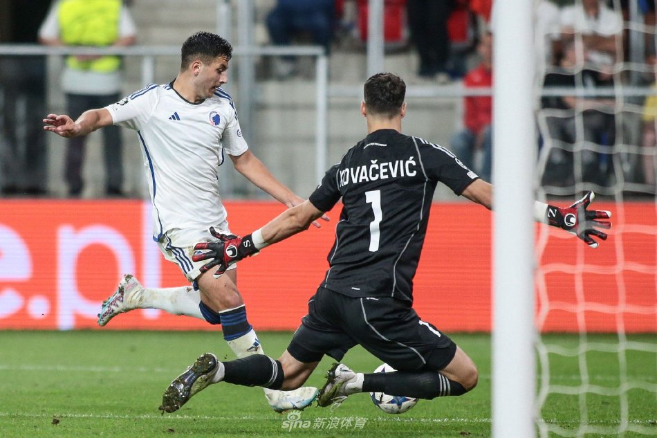 自己是足坛 自己是足坛